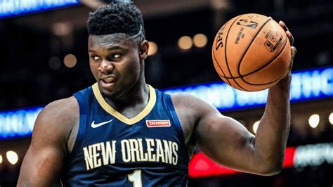 Write informative laconic excerpt under 30 words in mexican spanish for news below. Do not wrap it into quotation marks or html tags. Zion Williamson, jugador de los New Orleans Pelicans, se prepara para la temporada 2023-24 sin lesiones ni inconvenientes. Williamson ha demostrado un gran nivel de producción en las temporadas anteriores, promediando 26.0 puntos, 7.0 rebotes, 4.6 asistencias y 1.1 robos por partido. Se espera que Williamson siga siendo una fuerza dominante en la pintura y el juego en equipo de los Pelicans, rodeado de jugadores como CJ McCollum, Trey Murphy y Brandon Ingram.,Zion Williamson se prepara para la temporada 2023-24 sin lesiones. Promedio impresionante en temporadas anteriores. Se espera liderar a los Pelicans junto a McCollum, Murphy e Ingram.