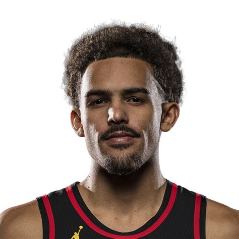 Write informative laconic excerpt under 30 words in mexican spanish for news below. Do not wrap it into quotation marks or html tags. Trae Young es considerado uno de los jugadores de élite en fantasy de la NBA. Young ha sido consistentemente productivo, promediando más de 25 puntos y 10 asistencias por juego en las últimas temporadas. A pesar de sus deficiencias defensivas y su eficiencia de tiro fluctuante, Young sigue siendo una opción valiosa en fantasy debido a su disponibilidad y capacidad de producción constante.,Trae Young, estrella de Fantasy NBA, se destaca por su alta producción ofensiva a pesar de sus deficiencias defensivas y eficiencia de tiro variable.