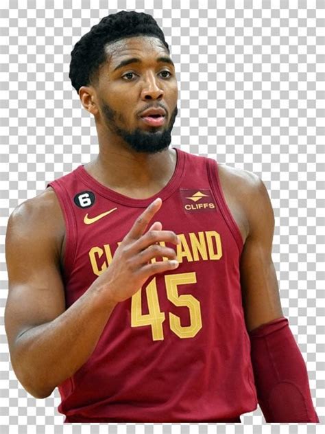 Write informative laconic excerpt under 30 words in mexican spanish for news below. Do not wrap it into quotation marks or html tags. Donovan Mitchell tuvo su mejor temporada de anotación en su primer año con los Cavaliers de Cleveland, promediando 28.3 puntos por partido en 68 apariciones. Como parte del equipo de los Cavaliers, Mitchell se destacó en la cancha, estableciendo un récord personal al promediar 3.6 triples por partido. A pesar de los cambios en el equipo y la adquisición de nuevos jugadores, se espera que el rol de Mitchell se mantenga consistente en su segunda temporada con los Cavaliers.,Imparable Donovan Mitchell con los Cavaliers de Cleveland, promedio de 28.3 puntos y 3.6 triples por partido en su primer año. Su rol se afianza.