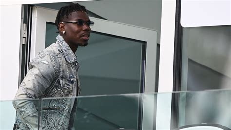 Write informative laconic excerpt under 30 words in mexican spanish for news below. Do not wrap it into quotation marks or html tags. playPogba reveals doping ban led him to clear out his &apos;entourage&apos; (2:23)Paul Pogba says it&apos;s "anger" and "determination" that&apos;s driving him to return to football following his doping ban, after clearing out his "entourage". (2:23)Paul Pogba has revealed he considered retirement after initially being handed a four-year ban for doping, admitting that he has to be "more careful" after taking a supplement that contained a prohibited substance.Pogba, 31, saw his ban reduced to 18 months by the Court of Arbitration for Sport (CAS) on appeal earlier this month, meaning he can return to professional football in March 2025.Asked by ESPN whether he thought he would ever play again after the first ruling in February of this year, Pogba said: "Yeah, I had many thoughts in my head, I had so many thoughts to even stop playing."I&apos;m like: &apos;What am I going to do?&apos; If it&apos;s four years, you start making the maths in your head ... Four years not playing, training -- which club is going to want me? Would I be fit and stuff like that, you make a lot of pictures in your head."But on the other side, I had faith obviously, and I was positive. I knew I didn&apos;t do anything wrong on purpose, so then thankfully that happened and they reduce it."The France midfielder tested positive for DHEA, a substance that raises testosterone levels, in August 2023 after Juventus&apos; opening match of the 2023-24 season against Udinese. His last professional appearance came against Empoli on Sept. 3, 2023, before the news of his adverse test result broke.Pogba added that the saga had made him wiser as a human being.playPaul Pogba talks his doping ban in first interviewWatch in-full Paul Pogba&apos;s first interview since his 4-year doping ban was reduced to 18 months"When you sit back and see how things went through my whole life, not only the doping, I&apos;m like yeah, definitely I gained 10 more years, got more experience, more sage I would say more wise," he said. "And it made me realise you sometimes have to be more careful of the decision that you take."Definitely what I&apos;ve learned is you always triple check because until it happens, everything is fine ... A lot of players have coaches, physios, chefs on their own and that can happen. So for sure the advice I would give everybody is make sure that you have everything on record."At the end of the day, obviously I took responsibility for not double checking."The 2018 World Cup-winner remained tight-lipped when asked about his club future. His team are in talks with Juventus over a contract termination that would allow him to join a new team next year in preparation for a March return."Right now I&apos;m with Juventus, so we don&apos;t know really what&apos;s going on," Pogba said. "All the parties are talking, lawyers et cetera. So I want to know what will happen next."But my main focus right now is just to get myself ready. I keep training and everything. Get ready for being able to join a team in January."Pogba said he is aware that he will have to re-prove himself if he is to earn a place back in Didier Deschamps&apos; national team setup, and spoke highly of his relationship with the head coach."It&apos;s so good to have somebody that is your manager and you can have a good relationship also outside football," he said. "And this is really rare and that&apos;s why I&apos;m very grateful and appreciate the relation that I have with him."We need to respect these players [in the France team], also that they&apos;re here and you have to respect that. And the way I respect that is, for me, training hard to deserve my place because they deserve to be in the position and to play for national team."And there is good players in this position also. It&apos;s always good to hear good positive things, &apos;we want you&apos; and stuff like that. But you have to respect they&apos;re doing well." ,Paul Pogba pensó en retirarse tras recibir una prohibición de cuatro años por dopaje, ahora debe ser más cuidadoso después de una reducción de su suspensión.