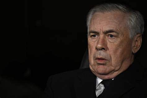 Write informative laconic excerpt under 30 words in mexican spanish for news below. Do not wrap it into quotation marks or html tags. Oct 2, 2024, 06:07 PM ETCarlo Ancelotti said criticism of Real Madrid&apos;s 1-0 Champions League defeat at Lille was "fair" and that the team "shouldn&apos;t look for excuses" after struggling against the Ligue 1 side.Jonathan David&apos;s penalty just before half-time -- after Eduardo Camavinga&apos;s handball had been spotted by the VAR -- was the only goal of Wednesday&apos;s game.Endrick and Vinícius Júnior had first-half chances for Madrid, while Jude Bellingham, Antonio Rüdiger and Arda Güler all went close late on."The opponent played better, and deserved to win," Ancelotti said in his post-match news conference. "In terms of duels, intensity, consistency. We have to learn what we have to improve, which is quite obvious, it isn&apos;t very complicated."Today everything was quite bad. We were bad with the ball. It was hard for us to win the ball back. It was hard for us to transition. We needed to be more aggressive."The feeling today is that it was hard for us to create. Our possession of the ball was quite slow, with few ideas. We have forwards who need to play more vertically. If it&apos;s hard for you to control the ball, and it gets to the forwards slowly, it&apos;s a problem."Lille players celebrate after beating Real Madrid in the Champions League. Getty Images"I don&apos;t know if we lacked aggression, or creativity," goalkeeper Andriy Lunin said. "Maybe we should have fought a bit more. In the second half we were hungrier, we improved."The result leaves Madrid with three points from two Champions League group phase games so far, and in 17th place in the 36-team table."The sadness comes from the feeling of the team, that it wasn&apos;t a good game," Ancelotti said. "It wasn&apos;t a good night, we shouldn&apos;t look for excuses, we have to improve."I&apos;m very honest. Criticism for today&apos;s game is fair, correct, we have to accept it."One positive note for Madrid, it was a first Champions League start for Endrick, after the forward scored as a substitute against Stuttgart on his competition debut.Endrick became the youngest Madrid player to start a Champions League game, breaking Raul Gonzalez&apos;s record, aged 18 years and 73 days."It&apos;s an incredible feeling," Endrick told Movistar. "I&apos;m at the biggest club in the world. It&apos;s hard to play from the start. It&apos;s very important for me, I&apos;m very happy because of that, but not with the defeat." ,Ancelotti admite justa crítica por derrota del Real Madrid 1-0 ante Lille en la Champions League, destacando falta de agresividad y creatividad en el juego.