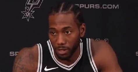 Write informative laconic excerpt under 30 words in mexican spanish for news below. Do not wrap it into quotation marks or html tags. El jugador de la NBA, Kawhi Leonard, ha sufrido una serie de lesiones que han limitado su participación en los últimos años. Leonard se perdió toda la temporada 2021-22 debido a una lesión en el ACL y solo jugó 52 partidos en 2022-23 debido a la gestión de carga. A pesar de ser un productor prolífico, Leonard es un jugador de fantasía riesgoso debido a su historial de lesiones y su tendencia a descansar durante la temporada regular.,Kawhi Leonard, estrella de la NBA con historial de lesiones, limita participación tanto en temporadas anteriores como actuales. Riesgoso para fantasía.