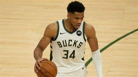 Write informative laconic excerpt under 30 words in mexican spanish for news below. Do not wrap it into quotation marks or html tags. Giannis Antetokounmpo tuvo una temporada del MVP en 2022-23, estableciendo nuevos récords personales en puntos (31.1) y intentos de tiros libres (12.3) por partido. A pesar de su bajo porcentaje de tiros libres (64.5), Antetokounmpo fue votado para el Quinteto All-NBA por quinta vez consecutiva. Antetokounmpo ha tenido problemas con las lesiones, no ha jugado más de 67 partidos desde la temporada 2018-19 y se sometió a una cirugía en la rodilla en julio.,Imparable temporada de Giannis Antetokounmpo en 2022-23, récords personales de puntos y tiros libres, Quinteto All-NBA a pesar de lesiones.