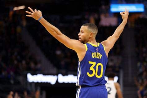 Write informative laconic excerpt under 30 words in mexican spanish for news below. Do not wrap it into quotation marks or html tags. Stephen Curry is coming off a strong season, despite missing some games due to injuries. In the 2022-23 season, Curry made the All-NBA Second Team and ranked as the 13th-best fantasy asset, averaging 29.4 points, 6.3 assists, and 6.1 rebounds per game. Despite injury concerns and a team shake-up, Curry is still considered a first-round pick and one of the best players in the league.,Stephen Curry tuvo una sólida temporada en 2022-23, logrando el Segundo Equipo All-NBA y siendo el 13° mejor activo de fantasía. A pesar de lesiones, se mantiene como primera selección.