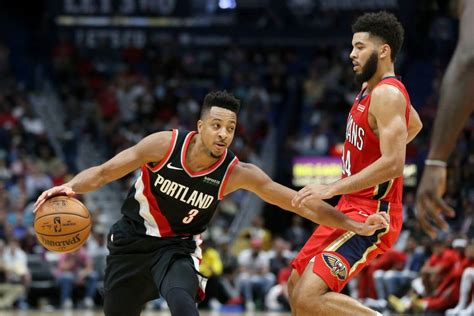 Write informative laconic excerpt under 30 words in mexican spanish for news below. Do not wrap it into quotation marks or html tags. CJ McCollum se ha convertido en un veterano líder para los Pelicans y ha demostrado ser duradero al jugar 75 partidos durante la temporada 2022-23. McCollum promedió 20.9 puntos, 5.7 asistencias y 4.4 rebotes en 35.3 minutos por juego durante la pasada temporada. A pesar de ser el tercer opción detrás de Brandon Ingram y Zion Williamson, McCollum puede ser una fuerza estabilizadora para los Pelicans y se espera que mantenga su producción consistente en la próxima temporada.,McCollum, líder veterano en los Pelicans, demostró durabilidad al jugar 75 partidos. Promedió 20.9 puntos, 5.7 asistencias y 4.4 rebotes la temporada pasada.