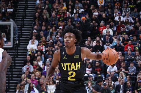 Write informative laconic excerpt under 30 words in mexican spanish for news below. Do not wrap it into quotation marks or html tags. Colin Sexton fue transferido a los Jazz de Utah en un acuerdo que también involucró a Lauri Markkanen y selecciones de draft. Sexton firmará un contrato de cuatro años y $72 millones con los Jazz. Se espera que Sexton tenga un papel más destacado en los Jazz, especialmente después de la salida de Donovan Mitchell y Rudy Gobert del equipo.,Colin Sexton se une a los Jazz de Utah con contrato millonario, proyectado para un rol clave tras las salidas de Mitchell y Gobert.