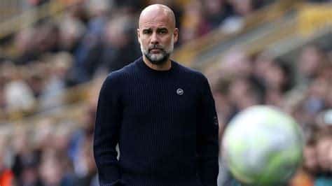 Write informative laconic excerpt under 30 words in mexican spanish for news below. Do not wrap it into quotation marks or html tags. Nov 22, 2024, 08:01 AM ETManchester City manager Pep Guardiola has said he is committed to the club whatever the outcome of their outstanding legal case with the Premier League over alleged financial breaches.Guardiola&apos;s two-year contract extension was announced on Thursday after months of speculation that he could leave the club at the end of his old deal, which was set to expire at the end of the season.Speaking ahead of his team&apos;s clash with Tottenham Hotspur, the Catalan coach said he would stay at the team even if the independent panel deems the club guilty and they are relegated."I said six months ago, when all the clubs accused us to have done something wrong, what happened if we are relegated -- I will be here," he said at the news conference."Next year, if we are in the Conference we will come up to the Premier League. I knew it then, I feel it now."The Premier League charged City on 115 counts of financial regulations in February 2023 after initially opening an investigation five years earlier.The charges related to a 14-season period from 2009-10 onwards and comprise 54 counts of failing to provide accurate information, 14 counts of failing to provide accurate details for player and manager payments, seven counts of breaching the Premier League&apos;s profit and sustainability rules (PSR), five counts of failing to comply with UEFA regulations including financial fair play (FFP) and 35 counts of failing to cooperate with Premier League investigations from 2018 onwards.City strongly deny all the charges, and claimed in a statement released in response to the initial charges that they have "irrefutable evidence" to support their position and "look forward to this matter being put to rest once and for all."The hearing started in September. ,Pep Guardiola asegura que se mantendrá en el Manchester City, incluso si son relegados por incumplimiento financiero en caso con la Premier League.