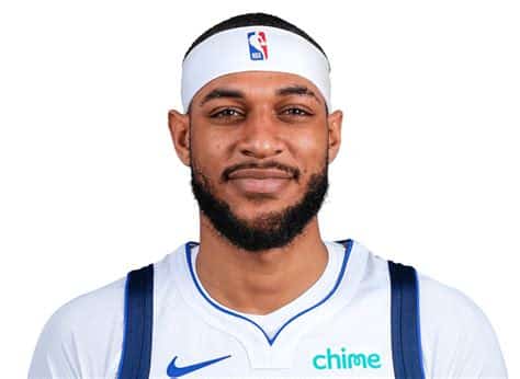 Write informative laconic excerpt under 30 words in mexican spanish for news below. Do not wrap it into quotation marks or html tags. Daniel Gafford tuvo una temporada respetable con los Washington Wizards, promediando 9.0 puntos, 5.6 rebotes y 1.3 bloqueos por juego. Comenzó como titular en 47 de los 78 partidos que disputó. Para la próxima temporada, Gafford tiene una gran oportunidad de convertirse en el centro titular a tiempo completo de los Wizards, ya que no se realizaron adiciones significativas en esa posición. Si Gafford logra aproximarse a los 30 minutos por juego, podría proporcionar un gran valor en los drafts de fantasy como un centro de bajo costo.,El ala-pívot Daniel Gafford destaca con los Wizards, apunta a titularidad completa y valor en drafts fantasy si aumenta sus minutos.