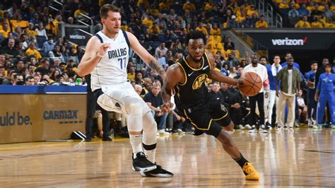 Write informative laconic excerpt under 30 words in mexican spanish for news below. Do not wrap it into quotation marks or html tags. Andrew Wiggins, jugador de los Golden State Warriors, está saludable y listo para comenzar la temporada después de una temporada decepcionante en la que lidió con múltiples lesiones y ausencias personales. A pesar de no cumplir con las expectativas de su selección como número 1 en el draft de 2014, Wiggins ha demostrado ser un jugador capaz de bloquear tiros y anotar triples, lo que lo convierte en una opción valiosa para los Warriors. Si logra mantenerse saludable y jugar consistentemente, Wiggins tiene el potencial de tener una temporada de rebote y convertirse en una elección de valor en las ligas de fantasía estándar.,Andrew Wiggins de los Golden State Warriors listo para redimirse con una temporada saludable y prometedora. Podría ser una apuesta valiosa en ligas de fantasía.