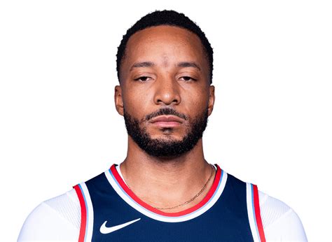 Write informative laconic excerpt under 30 words in mexican spanish for news below. Do not wrap it into quotation marks or html tags. Norman Powell, jugador de baloncesto, ha desarrollado una reputación como uno de los mejores anotadores desde el banquillo en la NBA. Powell promedió 17.0 puntos por partido la temporada pasada, disparando un 47.9% desde el campo, un 39.7% desde el rango de tres puntos y un 81.2% desde la línea de tiros libres. Aunque Powell no ofrece un perfil fantástico destacado, con promedios de solo 2.9 rebotes, 1.9 asistencias, 0.9 robos y 0.3 bloqueos por partido, su capacidad anotadora lo convierte en un jugador peligroso cuando Kawhi Leonard y Paul George están fuera de juego.,Norman Powell, destacado anotador de la NBA, es clave para los Clippers con promedio de 17.0 puntos por juego.