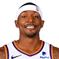 Write informative laconic excerpt under 30 words in mexican spanish for news below. Do not wrap it into quotation marks or html tags. Bradley Beal se une a los Phoenix Suns después de ser fichado en la temporada baja. Se espera que Beal sea el base titular del equipo junto a Devin Booker y Kevin Durant. Es posible que Beal establezca una nueva marca personal en asistencias al ser el punto focal del ataque de los Suns.,Bradley Beal se une a los Phoenix Suns como base titular junto a Devin Booker y Kevin Durant. Podría marcar récord en asistencias.