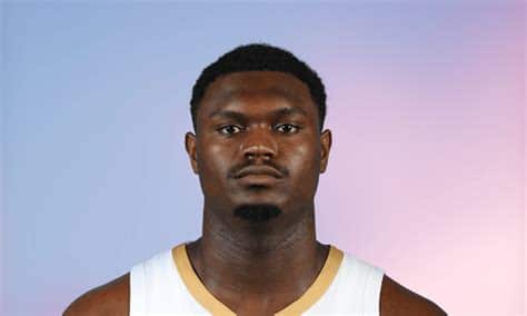 Write informative laconic excerpt under 30 words in mexican spanish for news below. Do not wrap it into quotation marks or html tags. El jugador de baloncesto Zion Williamson está listo para comenzar la temporada 2023-24 sin problemas de lesiones. Williamson se ha destacado por su producción estelar cuando está en la cancha, promediando 26.0 puntos, 7.0 rebotes, 4.6 asistencias y 1.1 robos en la temporada 2022-23. El jugador de los Pelicans de Nueva Orleans se espera que sea una fuerza dominante en la pintura y tenga la oportunidad de jugar con compañeros de equipo talentosos como CJ McCollum, Trey Murphy y Brandon Ingram.,Zion Williamson listo para la temporada 2023-24 sin lesiones, se espera su dominio en la pintura con los Pelicans de Nueva Orleans y un equipo talentoso.