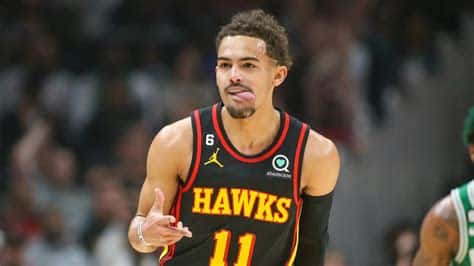 Write informative laconic excerpt under 30 words in mexican spanish for news below. Do not wrap it into quotation marks or html tags. Trae Young, jugador de los Atlanta Hawks, es uno de los mejores jugadores de Fantasy en la NBA. En la temporada pasada, Young se ubicó en el octavo puesto en total de puntos de fantasía entre todos los jugadores de la liga. A pesar de las preocupaciones sobre su eficiencia, Young ha mostrado consistencia en su porcentaje de tiros libres y es un contribuyente confiable en puntos y asistencias.,Trae Young, Atlanta Hawks: destacado en Fantasy NBA; consistente en tiros libres, puntos y asistencias, pese a preocupaciones de eficiencia.