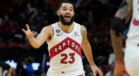 Write informative laconic excerpt under 30 words in mexican spanish for news below. Do not wrap it into quotation marks or html tags. El jugador de baloncesto Fred VanVleet ha firmado con los Rockets para la próxima temporada después de su exitoso paso por los Raptors. (fuente: información en el texto) VanVleet ha sido uno de los máximos anotadores y asistentes de los Raptors en las últimas temporadas, promediando 19.4 puntos, 4.2 rebotes y 7.2 asistencias por partido en la temporada 2022-23. (fuente: información en el texto) A pesar de que su tiempo de juego podría reducirse en Houston, se espera que VanVleet siga siendo un jugador de alto rendimiento tanto en la faceta ofensiva como defensiva. (fuente: información en el texto),Fred VanVleet, destacado jugador de baloncesto, se une a los Rockets tras brillar con los Raptors, promediando 19.4 puntos, 4.2 rebotes y 7.2 asistencias por partido.