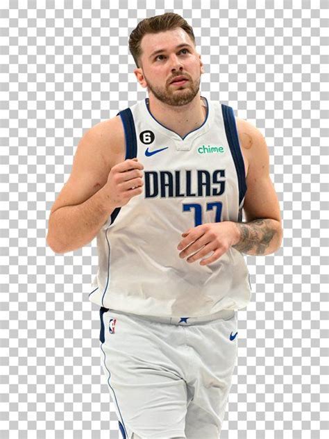 Write informative laconic excerpt under 30 words in mexican spanish for news below. Do not wrap it into quotation marks or html tags. Luka Doncic, jugador estrella de los Mavericks, tuvo la mejor temporada de su carrera en 2022-23, promediando 32.4 puntos, convirtiendo un 49.6% de sus tiros de campo y logrando 1.4 robos por partido. Doncic obtuvo su cuarta selección consecutiva en el Primer Equipo All-NBA y terminó en el octavo lugar en la votación para el MVP. Pese al añadido de Kyrie Irving al equipo, Doncic se mantuvo como la pieza central del sistema ofensivo de los Mavericks, con una tasa de uso del 37.6%.,Luka Doncic brilló en la temporada 2022-23 con los Mavericks, promediando 32.4 puntos, 49.6% en tiros y 1.4 robos por partido. Consagrado en la All-NBA.