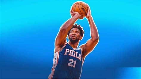 Write informative laconic excerpt under 30 words in mexican spanish for news below. Do not wrap it into quotation marks or html tags. Joel Embiid, jugador de los Philadelphia 76ers, ha sido el líder anotador de la NBA en las últimas dos temporadas. Embiid ha sido seleccionado en el segundo equipo All-NBA en las últimas dos temporadas. A pesar de sus lesiones en el pasado, Embiid ha logrado jugar 68 y 66 partidos en las últimas dos temporadas.,Joel Embiid, estrella de los 76ers, dos veces líder anotador y en el segundo equipo All-NBA en temporadas recientes, superando lesiones para destacarse.