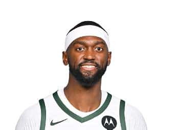 Write informative laconic excerpt under 30 words in mexican spanish for news below. Do not wrap it into quotation marks or html tags. El jugador Bobby Portis de los Milwaukee Bucks está siendo considerado una opción valiosa en el draft de fantasía de la NBA. Portis tuvo un desempeño destacado la temporada pasada, promediando 14.1 puntos, 9.6 rebotes y 1.4 triples en 26.0 minutos por juego. Aunque Portis podría ver una disminución en sus minutos con el regreso de Brook Lopez, sigue siendo una opción sólida en los drafts de fantasía.,El jugador Bobby Portis de los Milwaukee Bucks es una opción valiosa en el draft de fantasía de la NBA gracias a su desempeño destacado.