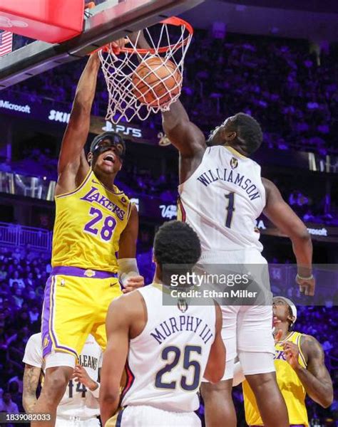 Write informative laconic excerpt under 30 words in mexican spanish for news below. Do not wrap it into quotation marks or html tags. Rui Hachimura, ex jugador de los Washington Wizards, fue transferido a los Los Angeles Lakers en enero. Hachimura tuvo un rendimiento discreto durante la temporada regular, promediando 9.6 puntos, 4.7 rebotes y 0.6 triples en 22.3 minutos por partido. En los playoffs, Hachimura tuvo un desempeño destacado, promediando 29 puntos en el primer juego y sumando tres juegos más de 20 puntos mientras los Lakers avanzaban en la postemporada. En enero, el jugador de los Washington Wizards, Rui Hachimura, fue transferido a los Los Angeles Lakers. Durante la temporada regular, tuvo un rendimiento discreto, pero en los playoffs destacó, promediando 29 puntos en el primer juego y sumando tres juegos más de 20 puntos.,En enero, Rui Hachimura fue transferido de los Wizards a los Lakers. Promedió 9.6 puntos en temporada regular pero brilló en playoffs con 29 puntos en primer juego.