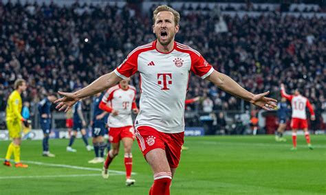 Write informative laconic excerpt under 30 words in mexican spanish for news below. Do not wrap it into quotation marks or html tags. Striker Harry Kane scored twice as Bundesliga leaders Bayern Munich eased past visitors Union Berlin 3-0 on Saturday to provisionally open up a three-point gap at the top.Bayern, who host Benfica in the Champions League on Wednesday, opened their account with a 15th-minute penalty by England captain Kane before Kingsley Coman curled a shot past keeper Frederik Ronnow to make it 2-0 two minutes before the break.Union were constantly on the back foot, with the hosts having close to 80% possession at times, and could do nothing to stop Kane from stabbing in his second goal of the afternoon from close range six minutes after the restart.Kane, who also scored a hat trick against VfB Stuttgart two weeks ago in the Bundesliga, has 11 league goals this season to top the scorers&apos; list.Undefeated in the league and eager to reclaim domestic dominance after last season&apos;s double by Bayer Leverkusen, Bayern have scored 32 goals and conceded seven in nine league games.They are top on 23 points, three ahead of second-placed RB Leipzig, who take on Borussia Dortmund on Saturday.Eintracht Frankfurt moved up to third place on 17 points following their 7-2 demolition of VfL Bochum. ,El delantero Harry Kane anotó dos goles mientras que el líder de la Bundesliga, Bayern Munich, venció a Union Berlin 3-0.