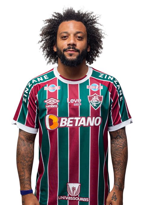 Write informative laconic excerpt under 30 words in mexican spanish for news below. Do not wrap it into quotation marks or html tags. Nov 2, 2024, 03:16 PM ETRIO DE JANEIRO -- Former Real Madrid great Marcelo had his contract at boyhood club Fluminense terminated two months early on Saturday, one day after the defender&apos;s touchline spat with coach Mano Menezes.The Brazilian club said in a statement that the decision was by mutual agreement."The institutional and emotional bonds between Fluminense and Marcelo remain untouched," Fluminense said.Marcelo did not comment.Last year, Marcelo won the Rio de Janeiro state championship and the Copa Libertadores titles with Fluminense, his first professional club before he joined Real Madrid at the end of 2006 at age 18. He won five Champions Leagues and six La Ligas at Madrid.Marcelo&apos;s contract with boyhood club Fluminense has been terminated. Ruano Carneiro/Getty ImagesMenezes was going to use the 36-year-old Marcelo as a substitute in the final minutes of Fluminense&apos;s clash against Gremio in a Brazilian league match. The defender appeared to dispute the coach&apos;s instructions, who decided to field striker John Kennedy instead.Fluminense led 2-1 at the time, but Gremio scored from the spot shortly before the final whistle to equalize at the Maracana Stadium."I was going to bring Marcelo in at that time, but I heard one thing that I did not like and I changed my mind," Menezes said at a news conference. "He wasn&apos;t going in to solve any problem for us, he was stepping in to let us keep what we had [on the scoreboard]. It was just two, three minutes to the end."Fluminense is 12th in the Brazilian league with 37 points from 32 matches. ,Marcelo, ex gran jugador de Real Madrid, termina contrato prematuramente con Fluminense tras disputa con el entrenador Menezes. Ambas partes de acuerdo.