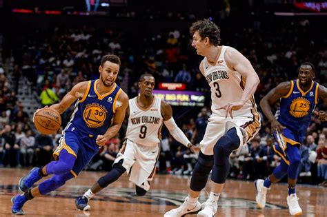 Write informative laconic excerpt under 30 words in mexican spanish for news below. Do not wrap it into quotation marks or html tags. A pesar de su lesión en el hombro y la rodilla, Curry tuvo números destacados en la temporada 2022-23 y fue nombrado en el All-NBA Second Team. Aunque su defensa se vio afectada, Curry promedió 29.4 puntos por partido y tuvo un porcentaje de tiro de 49/43/92 en la temporada. A pesar de la lesión y los cambios en el equipo, Curry sigue siendo una selección de primera ronda en las ligas de fantasía.,Curry destaca en temporada a pesar de lesiones, nombrado en All-NBA, promedio de 29.4 puntos con excelentes porcentajes. Permanece valioso en ligas de fantasía.