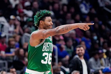 Write informative laconic excerpt under 30 words in mexican spanish for news below. Do not wrap it into quotation marks or html tags. Marcus Smart llega a Memphis Grizzlies luego de ser traspasado por los Boston Celtics. Se espera que Smart se convierta en el líder del vestuario debido a la suspensión de Ja Morant. Smart registró su mejor temporada en asistencias durante la temporada 2022-23 y se espera que siga aportando en defensa a los Grizzlies.,Marcus Smart se une a Memphis Grizzlies tras ser traspasado por Boston. Se proyecta como líder en ausencia de Ja Morant, con gran desempeño defensivo y en asistencias.