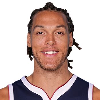 Write informative laconic excerpt under 30 words in mexican spanish for news below. Do not wrap it into quotation marks or html tags. - Aaron Gordon, jugador de los Denver Nuggets, tuvo una temporada eficiente y productiva el año pasado, promediando 16.3 puntos, 6.6 rebotes y 3.0 asistencias por partido. - Aunque Gordon tuvo problemas con sus tiros libres, con una efectividad del 60.8%, sus otras estadísticas hacen de él una opción interesante para los equipos de fantasía. - Gordon tendrá que enfrentar la competencia de jugadores como Nikola Jokic, Jamal Murray y Michael Porter Jr. por minutos y oportunidades de anotación esta temporada.,Aaron Gordon, jugador de los Nuggets, promedió 16.3 puntos, 6.6 rebotes y 3.0 asistencias. A pesar del bajo porcentaje de tiros libres, es una opción a considerar en fantasy.