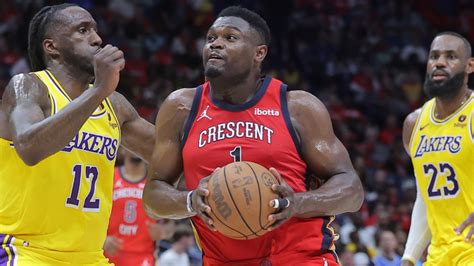 Write informative laconic excerpt under 30 words in mexican spanish for news below. Do not wrap it into quotation marks or html tags. Zion Williamson está listo para empezar la temporada 2023-24 de la NBA después de perderse toda la temporada pasada debido a una lesión en el pie. En su temporada de novato, Williamson promedió 22.5 puntos y 8 rebotes por partido, pero fue inconsistente en otras categorías estadísticas. Los Pelicans confían en que Williamson pueda mantenerse saludable y tener un impacto significativo en el equipo esta temporada. Fuente: Varios informes sobre la salud de Williamson y declaraciones del entrenador Stan Van Gundy.,Zion Williamson retorna a la NBA tras lesión en el pie. Los Pelicans esperan su impacto en la nueva temporada. Mantenerse saludable es clave.