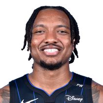 Write informative laconic excerpt under 30 words in mexican spanish for news below. Do not wrap it into quotation marks or html tags. El jugador de baloncesto Wendell Carter Jr. ha tenido una temporada valiosa con los Orlando Magic en la NBA. En su segunda temporada completa con los Magic, Carter Jr. ha promediado 15.2 puntos, 8.7 rebotes y 2.3 asistencias por partido. A pesar de las lesiones que ha enfrentado a lo largo de su carrera, Carter Jr. sigue siendo un jugador importante en el equipo y ha mostrado mejoras en su juego, incluyendo su eficiencia en el tiro y su porcentaje de triples.,Wendell Carter Jr., jugador destacado de los Orlando Magic en la NBA, muestra mejoras en su rendimiento a pesar de lesiones pasadas.