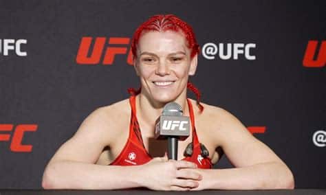 Gillian Robertson’s 12-6 Elbow Strike Makes MMA History Right to the Butt