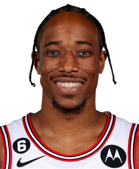 Write informative laconic excerpt under 30 words in mexican spanish for news below. Do not wrap it into quotation marks or html tags. DeRozan está en su segundo año con los Bulls, donde tuvo un porcentaje de tiros de campo de 50.4 por ciento por segundo año consecutivo. A pesar de los cambios constantes en la plantilla de los Bulls debido a lesiones durante la temporada 2022-23, DeRozan tuvo una impresionante temporada con buenos números en todas las estadísticas. DeRozan tiene la ventaja de regresar para su tercera temporada con el núcleo familiar de Zach LaVine y Nikola Vucevic, lo que le proporcionará opciones ofensivas y espacio para operar en la cancha.,DeRozan destaca en su segundo año con los Bulls con impresionantes números y un sólido porcentaje de tiros de campo.