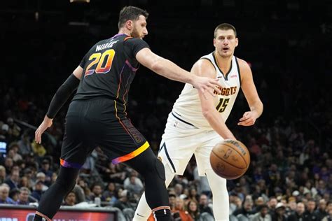 Write informative laconic excerpt under 30 words in mexican spanish for news below. Do not wrap it into quotation marks or html tags. Nikola Jokic, jugador de los Denver Nuggets, fue nombrado MVP de las Finales de la NBA en la temporada 2022-23. Jokic lideró la liga en triple-dobles por segunda temporada consecutiva, con 29 en total. El centro serbio es considerado uno de los mejores jugadores ofensivos de la NBA y ha establecido su posición como uno de los mejores jugadores en la liga.,Nikola Jokic, de los Denver Nuggets, nombrado MVP de las Finales de la NBA 2022-23 con 29 triple-dobles, destacando por su habilidad ofensiva. Considerado entre los mejores de la liga.