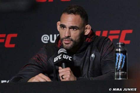 Santiago Ponzinibbio Returns to Face Carlston Harris at UFC Vegas 101 in January