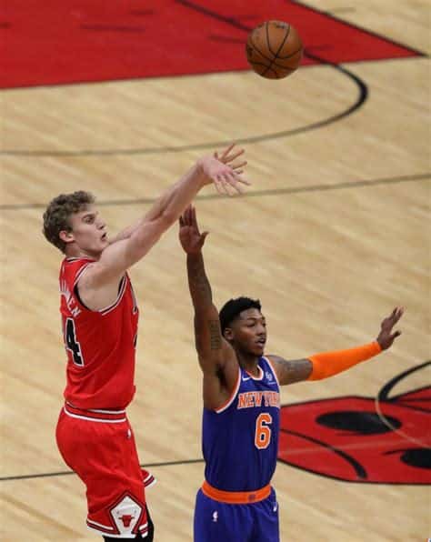 Write informative laconic excerpt under 30 words in mexican spanish for news below. Do not wrap it into quotation marks or html tags. Lauri Markkanen tuvo una exitosa temporada 2022-23 como jugador destacado del equipo de los Utah Jazz, terminando como el jugador número 23 en formatos estándar y ganando el premio al Jugador más Mejorado. Markkanen promedió 25.6 puntos, 8.6 rebotes, 1.9 asistencias y 3.0 triples por partido, con un 49.9% de efectividad en tiros de campo y un 87.5% desde la línea de tiros libres. A pesar de que su rendimiento disminuyó a medida que avanzaba la temporada, Markkanen seguirá siendo la opción número uno en la ofensiva de los Jazz y se espera otra temporada fuerte.,Lauri Markkanen brilló con los Utah Jazz en la temporada 2022-23, terminando como el jugador más mejorado y líder en puntos y rebotes. Gran éxito esperado para el futuro.