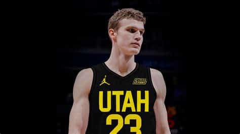 Write informative laconic excerpt under 30 words in mexican spanish for news below. Do not wrap it into quotation marks or html tags. Lauri Markkanen de los Utah Jazz fue uno de los jugadores destacados de la temporada 2022-2023 de la NBA. A pesar de jugar en un equipo en reconstrucción, Markkanen promedió 25.6 puntos, 8.6 rebotes y 3.0 triples por partido. Eso le valió el premio al Jugador Más Mejorado y se espera que siga siendo una pieza clave en los Jazz esta temporada.,Lauri Markkanen, de los Utah Jazz, destacó en la temporada 2022-2023 de la NBA como Jugador Más Mejorado con promedio de 25.6 puntos, 8.6 rebotes y 3.0 triples por partido.