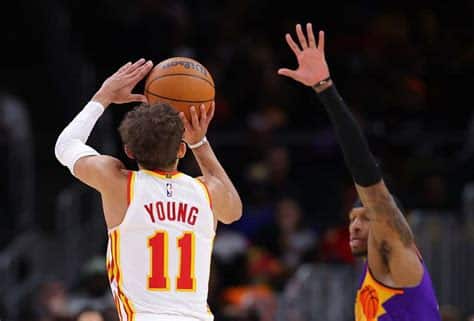 Write informative laconic excerpt under 30 words in mexican spanish for news below. Do not wrap it into quotation marks or html tags. Trae Young, jugador estrella de los Atlanta Hawks, registra números impresionantes en la NBA. Young ha promediado 26.2 puntos y 10.2 asistencias por partido en la última temporada. A pesar de sus deficiencias defensivas, Young se encuentra entre los jugadores más productivos en fantasía de la NBA.,Trae Young, estrella de los Hawks, destaca en la NBA con 26.2 puntos y 10.2 asistencias por juego. A pesar de sus problemas defensivos, es destacado en la fantasía de la liga.