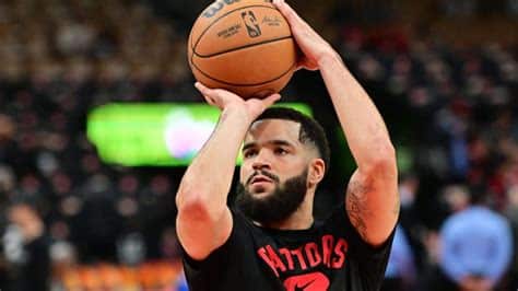 Write informative laconic excerpt under 30 words in mexican spanish for news below. Do not wrap it into quotation marks or html tags. Fred VanVleet, ex jugador de los Raptors, firmó contrato con los Rockets para la próxima temporada. - fuente: NBA. VanVleet ha sido un jugador destacado en Toronto, con promedios de 19.4 puntos, 4.2 rebotes, 7.2 asistencias, 1.8 robos y 3.1 triples por juego en la temporada 2022-23. - fuente: NBA. En Houston, es probable que el tiempo de juego de VanVleet se reduzca, lo que podría afectar ligeramente su producción fantasy, pero podría disputar más de 70 juegos por primera vez en mucho tiempo. - fuente: NBA.,Fred VanVleet firma con Rockets tras destacada temporada en Raptors. Tiempo de juego podría reducirse en Houston, pero se esperan mejoras en participación y salud.