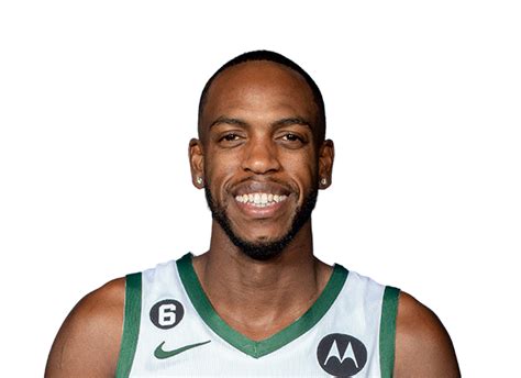 Write informative laconic excerpt under 30 words in mexican spanish for news below. Do not wrap it into quotation marks or html tags. Khris Middleton underwent knee surgery after Milwaukee's first-round playoff defeat. Middleton missed the first two months of last season and played just 33 games in total. Middleton has been one of the most consistent players in the NBA over the past three seasons, averaging 20.9 points, 6.2 rebounds, and 4.3 assists.,Khris Middleton se sometió a una cirugía de rodilla tras la derrota en playoffs. Promedio de 20.9 puntos, 6.2 rebotes y 4.3 asistencias en las últimas tres temporadas.