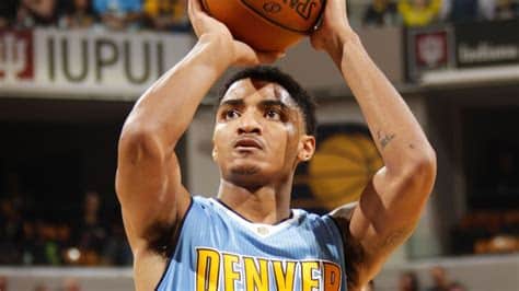 Write informative laconic excerpt under 30 words in mexican spanish for news below. Do not wrap it into quotation marks or html tags. El jugador de baloncesto Gary Harris ha tenido una temporada difícil debido a lesiones y baja producción. Harris promedió 8.3 puntos por partido en la temporada 2022-23 con los Denver Nuggets. A pesar de ser parte fundamental del equipo campeón en 2022, Harris no ha logrado destacar y su tiempo de juego se ha visto reducido.,Gary Harris ha tenido una temporada difícil con lesiones y baja producción, con 8.3 puntos por partido, afectando su desempeño con los Denver Nuggets.