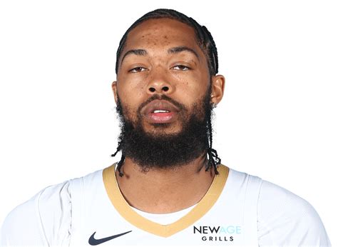 Write informative laconic excerpt under 30 words in mexican spanish for news below. Do not wrap it into quotation marks or html tags. Brandon Ingram ha experimentado un aumento constante en sus puntos por partido desde que fue seleccionado en 2016. La temporada pasada, Ingram promedió 24.7 puntos por partido con un porcentaje de tiro del 48.4%. A pesar de su eficiencia en la anotación, Ingram carece de estadísticas defensivas y sufre de lesiones recurrentes, lo que podría afectar su valor en fantasy.,Brandon Ingram, al alza en puntos, pero carece de defensa y lucha con lesiones. Posible impacto en fantasy.