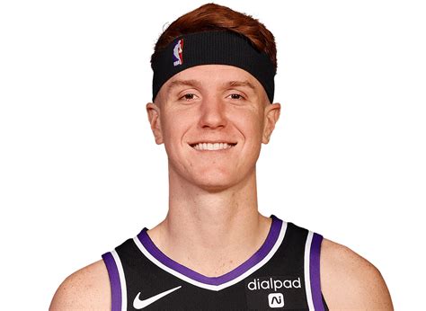 Write informative laconic excerpt under 30 words in mexican spanish for news below. Do not wrap it into quotation marks or html tags. Kevin Huerter fue transferido de Atlanta a Sacramento la temporada pasada. Huerter promedió 15.2 puntos, 3.3 rebotes, 2.9 asistencias y 1.1 robos por partido con los Kings. Los Kings no hicieron muchos cambios en la temporada baja, lo que aumenta el valor de Huerter como opción fantasy.,Kevin Huerter, una adquisición clave de Sacramento, se destaca como una opción fantasy valiosa con sus sólidas estadísticas de la temporada pasada.