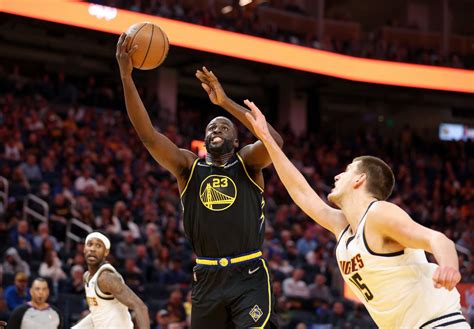 Write informative laconic excerpt under 30 words in mexican spanish for news below. Do not wrap it into quotation marks or html tags. Draymond Green decide regresar a Golden State Warriors en un contrato de cuatro años y $100 millones - Fuente: desconocida. Green es considerado uno de los mejores defensores de la liga y fue seleccionado en el Segundo Equipo Defensivo de la NBA el año pasado - Fuente: desconocida. Aunque Green no es un gran anotador, sus estadísticas en puntos, rebotes, asistencias, robos y bloqueos lo hacen un jugador valioso en la vida real y en fantasy basketball - Fuente: desconocida.,Draymond Green regresa a Golden State Warriors en un contrato de $100 millones por cuatro años. Considerado uno de los mejores defensores de la NBA.