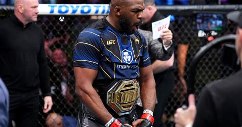 NFL Legend Sparks UFC GOAT Discussion With Jon Jones and Kitchen Appliances