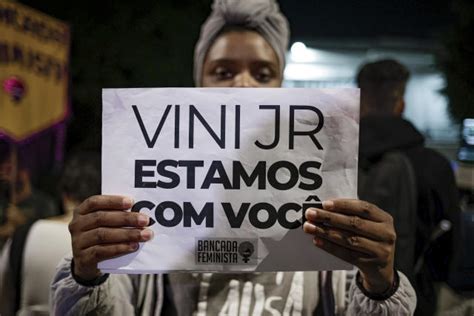 Write informative laconic excerpt under 30 words in mexican spanish for news below. Do not wrap it into quotation marks or html tags. Nov 19, 2024, 12:32 PM ETBrazilian forward Vinícius Júnior said he has "suffered a lot and still suffers" because of the racism he&apos;s been subjected to since arriving in Spain in 2018.Yet the Real Madrid star also said he thought progress had been made in recent months.A leading voice in the fight against racism after being repeatedly being the victim of racial abuse by some opposing fans in Spain, Vinícius spoke ahead of Black Awareness Day in Brazil on Nov. 20.Vinícius, 24, told his country&apos;s Football Confederation (CBF): "I play in Spain, where I suffered a lot and still suffer sometimes. But of course, it [suffering] is less with the help of all the clubs, of all the people who are doing everything possible to combat racism, like the CBF does."Racism in football has been a recurring problem in Spain.In June, three Valencia fans were jailed for eight months for racially abusing Vinícius during a LaLiga game in May 2023, in the first verdict of its kind in Spain.In September, a Spanish court handed a 12-month suspended sentence to a Mallorca supporter that used racists insults against Vinícius and Villarreal&apos;s Samuel Chukwueze in February 2023.Vinícius Júnior has been a frequent victim of racist abuse during his time in Spain. (Photo by Angel Martinez/Getty Images)Last month, Spain&apos;s national police arrested four people responsible for a hate campaign against the Brazil international.Vinícius has welcomed the latest actions and the increased attention to the problem from LaLiga and the Royal Spanish Football Federation (RFEF)."In the last three months we have already managed to put three or four people in jail and make them pay for the crime they committed," he said. "We are on the right path."Vinícius has an anti-racism law named after him by the Rio de Janeiro government for sporting events to be stopped or suspended in the event of racist conduct.Regarding the significance of Black Awareness Day, Vinícius said: "It is very important for everything we have been through and for everything the CBF has done, together with FIFA, together with all the players," he said. "We are in this fight together."The intention is that in the very near future more and more we can have fewer cases of racism." ,El delantero brasileño Vinícius Júnior denuncia el racismo sufrido en España, pero reconoce avances en la lucha contra este flagelo.