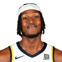 Write informative laconic excerpt under 30 words in mexican spanish for news below. Do not wrap it into quotation marks or html tags. Li>Myles Turner de los Indiana Pacers tuvo una destacada temporada pasada como el centro principal del equipo, promediando 18.0 puntos y 7.5 rebotes por partido con un porcentaje de tiros de campo del 54.8%. También lideró la NBA en bloqueos, promediando 2.3 bloqueos por partido. Li>La habilidad de Turner para anotar tiros de tres puntos y realizar bloqueos lo convierte en una opción atractiva en el ámbito del fantasy, pero su principal desafío es mantenerse saludable, ya que ha perdido casi 100 partidos en las últimas tres temporadas debido a lesiones. Turner es considerado uno de los mejores centros en el fantasy y tiene el potencial de ser una selección de tercera a cuarta ronda en la mayoría de los drafts. Sin embargo, su valor depende en gran medida de su capacidad para mantener un alto número de bloqueos.,Myles Turner, destacado centro de los Indiana Pacers, promedió 18.0 puntos, 7.5 rebotes y lideró la NBA en bloqueos la temporada pasada. Su salud es clave.