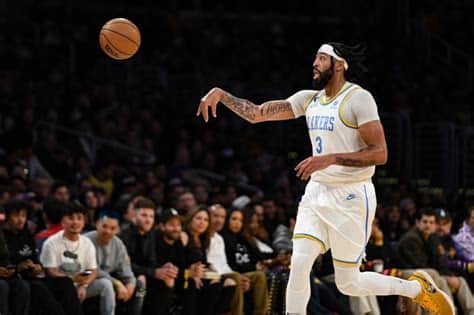 Write informative laconic excerpt under 30 words in mexican spanish for news below. Do not wrap it into quotation marks or html tags. Después de una excelente temporada en 2022-23, Anthony Davis sigue lidiando con problemas de lesionesA pesar de jugar solo 56 partidos, Davis tuvo un porcentaje de tiro de campo del 56.3% y promedios de 12.5 rebotes, 2.0 tapones y 1.1 robos por partidoLa adición de Russell Westbrook a los Lakers podría afectar el rendimiento ofensivo de Davis, pero sigue siendo una opción de fantasía de primera ronda,Anthony Davis, estrella con lesiones, destacó en 2022-23. Westbrook en Lakers podría cambiar juego, pero Davis sigue prometedor en fantasía.