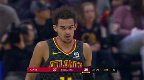 Write informative laconic excerpt under 30 words in mexican spanish for news below. Do not wrap it into quotation marks or html tags. Trae Young, guard estrella de los Hawks de Atlanta, tuvo una destacada temporada pasada, promediando 26.2 puntos y 10.2 asistencias por partido. A pesar de su eficiencia decreciente, con un porcentaje de tiro del 42.9% en campo y 33.5% en triples, sigue siendo una pieza clave en el equipo. A pesar de la adición del base Dejounte Murray al equipo de los Hawks, se espera que el rendimiento y los números de Young no se vean afectados significativamente. Su habilidad para anotar y asistir lo convierten en uno de los mejores bases de la liga.,Trae Young, estrella de los Hawks, sigue siendo clave a pesar de su decreciente eficiencia. La llegada de Murray no debería impactar notablemente su rendimiento.