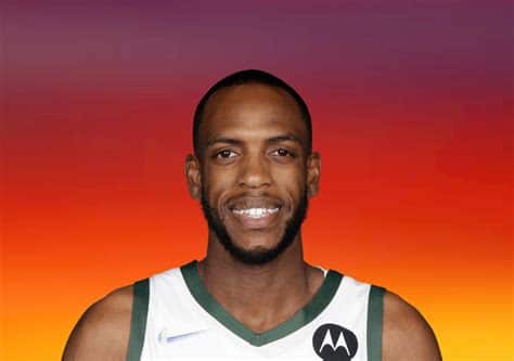 Write informative laconic excerpt under 30 words in mexican spanish for news below. Do not wrap it into quotation marks or html tags. Khris Middleton, jugador de los Bucks, se sometió a una cirugía de rodilla después de la derrota de su equipo en los playoffs. Middleton se perdió gran parte de la temporada pasada debido a una lesión y solo pudo disputar 33 partidos. A pesar de sus lesiones, Middleton ha sido uno de los jugadores más consistentes de la NBA en las últimas temporadas, promediando 18.5 puntos, 5.1 rebotes, 4.5 asistencias y 1.2 robos desde la temporada 2016-2017.,Khris Middleton, estrella de los Bucks, se sometió a cirugía de rodilla tras playoffs. A pesar de lesiones, clave en la NBA con promedio de 18.5 puntos.