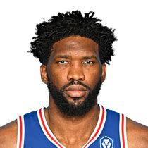 Write informative laconic excerpt under 30 words in mexican spanish for news below. Do not wrap it into quotation marks or html tags. Joel Embiid, jugador de los 76ers de Filadelfia, se perfila como candidato al premio de Jugador Más Valioso (MVP) para la temporada 2022-23. Embiid lideró la liga en puntos por partido (33.1) la temporada pasada y ha demostrado ser uno de los mejores centros en ambos extremos de la cancha Embajadores de la NBA destacan las habilidades ofensivas y defensivas de Joel Embiid, quien ha mostrado ser un jugador dominante en la liga. A pesar de las preocupaciones por su historial de lesiones, su rendimiento la temporada pasada y su papel como líder en los 76ers lo convierten en un jugador de élite y una selección valiosa en el draft de fantasía La salud sigue siendo una preocupación para Joel Embiid, quien ha sufrido numerosas lesiones en su carrera. A pesar de esto, su impacto en el juego y su estatus como líder en los 76ers lo convierten en una opción a considerar en el draft de fantasía, especialmente en una posición escasa como la de centro,Joel Embiid, estrella de los 76ers, es candidato al MVP 2022-23. Dominante en ambos extremos de la cancha, su historial de lesiones genera preocupaciones.