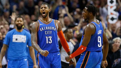 Write informative laconic excerpt under 30 words in mexican spanish for news below. Do not wrap it into quotation marks or html tags. Paul George de los Clippers ha tenido problemas para mantenerse en la cancha desde que se unió al equipo en 2019. La temporada pasada jugó 56 partidos regulares, su mayor cantidad en los últimos cuatro años. El problema principal de George el año pasado fue una lesión en la rodilla derecha que lo dejó fuera de la mayoría de los playoffs de fantasía y toda la serie de primera ronda contra Phoenix en los playoffs de la NBA. Sin embargo, cuando está saludable, George sigue demostrando excelentes números en ambos lados de la cancha. Promedió 23.8 puntos, 6.1 rebotes, 5.1 asistencias, 2.8 triples y 1.5 robos por partido la temporada pasada.,Paul George de los Clippers lucha con lesiones, pero demuestra su valía con sólidas estadísticas cuando está saludable.